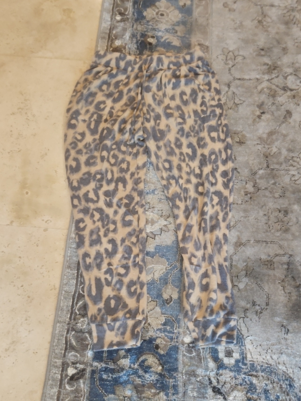 Olive & Oak Neutral Leopard Print Sweatpants in Beige and Gray